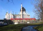 Ein Regioswinger (BR 612) als RE 17025 Dresden - Liberec (Reichenbach) vor der  Tabakmoschee  (YENIDZE); 10.01.2008
