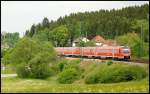 Eine Doppeleinheit der Baureihe 612 durchfhrt im Mai 2008 die Landschaft bei Otting-Weilheim.