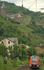 612 134 fhrt in den Bacheracher Bahnhof ein.