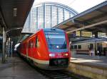 Hauptbahnhof Karlsruhe am 15.01.2005. An den Bahnsteigen des Fernverkehrs halten auch Regionalzge, hier ein Diesel-Triebzug mit BR 612 138 an Gleis 1.