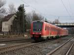 Der 612 555 und ein Weiterer bei der Durchfahrt in Hochstadt. 