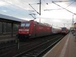 RB nach Gttingen (612 523-1) neben der  Werbelok  101 021-4 bespannt mit IC nach Dsseldorf im Bahnhof Gotha.