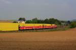 RE 3789 von Hof nach Dresden legt sich auf den Weg nach Freiberg in die Kurve, im Hintergrund ist Frankenstein zu erkennen, oder besser gesagt ein Teil, der richitge Ort liegt weiter unten im Tal, 01.05.09