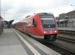 Hier 612 057 als RE 3008 von Hof Hbf. nach Wrzburg Hbf., bei der Ausfahrt am 18.8.2010 aus Hof Hbf.