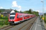 Ludwigschorgast am 11.5.11: 612 592 fhrt als RE nach Wrzburg am Bahnsteig  der Gegenrichtung vorbei.