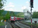 612 653 fhrt auf dem Weg nach Wrzburg am 11.5.11 in Untersteinach ein.