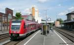 612 593 fhrt als RE nach Wrzburg am 11.5.11 im Bahnhof der Bierstadt Kulmbach auf Gleis 3 ein.