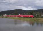 Eine 612er Doppeltraktion verlsst am 28. August 2011 als RB von Pressig-Rothenkirchen nach Bamberg den Haltepunkt Neuses (bei Kronach).