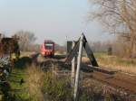 Am 12.11.2011 fuhr dieser RE in Richtung Hannover Hbf. Kurz hinterm B 16,3, von welchem aus ich dieses Bild aufgenommen habe hat sich der 612 schon wieder fast  aufgerichtet .