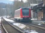 Hier ein Triebwagen der Baureihe 612 im Bahnhof von Schwarzenbach/Saale.
Er steht zur Weiterfahrt nach Würzburg Hbf bereit. 24.03.13. KBS 857.