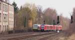 Ein seltenes Schauspiel....aber wenn die Zeiten passen und der Fahrdienstleiter mutig ist, dann kann man dieses Ereignis manchmal erleben.
RE Hof - Regensburg und Agilis Triebwagen Hof - Selb Stadt liefern sich zwischen Hof und Oberkotzau ein kleines Wettrennen.

Bahnstrecke 5100 Bamberg - Hof bei Oberkotzau am 17.03.2014