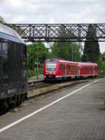 Während MRCE ER20 013 auf ihren nächsten Einsatz wartet, fährt 612 109 in Lindau ein - 26.04.2014