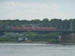Am 20.06.2014 fuhr ein Regionalexpress der Baureihe 612 über die Brücke über den Main in Mainz.