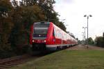 Da hat jemand sein Maskottchen mit auf den 612 061 mitgenommen, hier fährt der 612 061 und ein weiterer 612 am 05.10.2014 mit dem RE 3453 (Nürnberg Hbf - Dresden Hbf) durch Zwickau-Pölbitz.