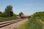 Von einer ehemaligen Brücke in Ruderatshofen blieben nur noch die Fundamentsockel übrig. Diese passierte am 13.06.13 der 612 085-1 auf seinem Weg nach Kempten.