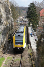 Der in den baden-württembergischen Landesfarben gestaltete 612 112 verlässt Sigmaringen mit Fahrtziel Stuttgart.
Aufnahmedatum: 06.04.2016