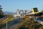 Nachher# - Am 18.11.2020 fährt 612 139 als IRE 3048, Friedrichshafen - Basel badischer Bahnhof, zwischen Fischbach und Kluftern über eine neue Brücke, die über eine neugebaute vierspurige