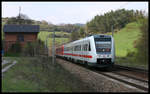 Eine Doppeleinheit VT 612, es führt 612479-6, ist hier in Höhe Marktgölitz am 23.4.2005 unterwegs nach Hof.