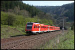 612166 kommt bei Marktgölitz am 23.4.2005 über die Frankenwaldbahn in Richtung Saalfeld.