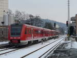 23. Februar 2010, RE 3045 und 3065 verlassen Kulmbach mit 10 Minuten Verspätung. In Neuenmarkt-Wirsberg wird der Zug getrennt: 3045 fährt nach Hof, 3065 nach Bayreuth.