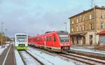 Am 21.1.06 begegneten sich im Bahnhof Münnerstadt der EB-VT 020 auf Gleis 2 und der DB-RegioSwinger 612 532 auf Gleis 1.