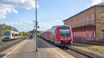 Bad Neustadt (Saale) am 4.5.16: 612 531 stand als RE nach Erfurt auf Gleis 2 und EB-VT 003 als RB nach Schweinfurt auf Gleis 4.