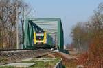 Auf der im September 2019 neu eingesetzten Argenbrücke befindet sich am 19.03.2020 bei Langenargen RE 3221 von Ravensburg kommend auf der Fahrt nach Lindau.
