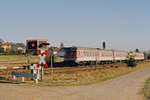 28. Dezember 1995, VT 614 008 fährt bei Rothwind längs des Mains in Richtung Lichtenfels. 	