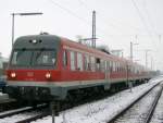614 036 wartet am 13.12.2008 in Siegelsdorf auf berholung durch eine Weiwurst.