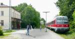 Der Bahnhof Langenzenn am 20.Mai 2008: 614 039 wird gleich nach Frth weiter fahren. Da es keine Ausweichgleise mehr gibt, ist auch das Empfangsgebude nicht mehr besetzt und das Gelnde ziemlich verwahrlost.