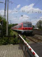 Nahverkehrszug aus Cadolzburg mit 614 027 am ehemaligen Bahnübergang westlich des Fürther Hauptbahnhofes am 05.06.2007.