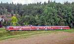 Die Baureihe 614 war lange Zeit Stammgast auf der Schnaittachtalbahn. Am 11.8.00 war sie schon am Einfahrsignal von Neukirchen vorbei gefahren und musste nur noch 500 m  bis zum Bahnsteig an Gleis 1 zur�ck klegen.