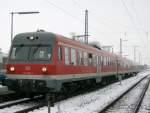 614 036 wartet am 13.12.2008 in Siegelsdorf auf berholung durch eine Weiwurst.