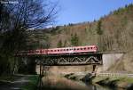 614 im Pegnitztal: Als RB von Nrnberg Hbf kommend, berquert dieser 614 die Pegnitz zwischen Rupprechtstegen und Velden.