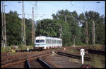 614047 nähert sich hier am 9.8.1998 dem Bahnhof Kreiensen.