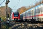 620 532 RB30 nach Ahrbrück begegnet IC in Bonn-Friesdorf - 22.11.2014