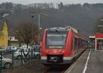 Nachschuß auf den RB 25 nach Meinerzhagen und gleich die ortsansässige Burg mit aufs Bild gebracht. Ründeroth am Sonntag den 19.2.2017