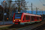 Dieser LINT 41 wurde im Juli auf den Namen SZCZECIN getauft und steht hier am Bahnsteig des Bahnhofs Jatznick, auf der Fahrt zum Stadthafen Ueckermünde.