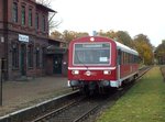 VT43 (NE81) der HANSeatischen Eisenbahn auf Sonderfahrt am 30.10.2016 im Bahnhof Plau am See.