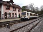 Am Nachmittag des 26.04.13 wartet der SWEG VT 125 in seinem Heimatbahnhof Ottenhöfen im Schwarzwald auf Fahrgäste,bevor er wieder in Richtung Achern abfährt.