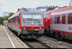 628 905 der DB ZugBus Regionalverkehr Alb-Bodensee GmbH (RAB) (DB Regio Baden-Württemberg) als verspätete RB 17764 von Friedrichshafen Hafen erreicht ihren Endbahnhof Friedrichshafen Stadt abweichend auf Gleis 2.
[11.7.2018 | 15:36 Uhr]