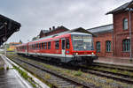 628 426 der Gäubodenbahn legt einen Halt in Neumarkt St Veit und wird in kürze weiter Richtung Mühldorf spazieren. Mai 2019