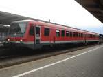 RB nach Weilheim (Oberbay) steht in Augsburg Hbf zur Abfahrt bereit. Aufgenommen am 29.06.07
