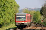 628 332 als RB Hessental-Öhringen am 13.04.2014 bei Neuenstein. Im Hintergrund ist das Städtchen Waldenburg zu sehen. 