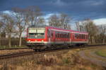 628 572 der Sdostbayernbahn als RB 27182 (Burghausen-Rosenheim) aufgenommen am 13.12.2019 auf der KBS 942 Burghausen-Mhldorf knapp vor der Haltestelle Heiligenstatt Richtung Mhldorf.