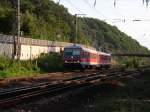 RE 5231 (Luxembourg - Trier Hbf) hat soeben den Bahnhof Karthaus (im Hintergrund) verlassen.    14.07.07