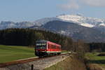 628 686 der  Westfrankenbahn  war am 16. April 2021 auf der  Chiemgau-Bahn  zwischen Prien am Chiemsee und Aschau im Chiemgau im Einsatz. Das Foto entstand auf der Rückfahrt von Aschau, in der Nähe von Umratshausen, mit der Kampenwand im Hintergrund.