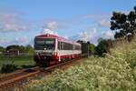 neg 628 071-2 erreicht den Betriebsbahnhof Blocksberg auf seiner Fahrt von Dagebüll Mole nach Niebüll. (30.05.2022)