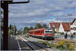 Der DB 628 901 verlässt RB von Lindau HBF nach Friedrichshafen Hafenbahnhof den Bahnhof von Langenargen.