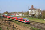 Sonntagsausflug mit dem Mumienroller: 628 473 und 628 445 verlassen am 22.03.2026 als RE 12031 den Bahnhof Winden (Pfalz) auf dem Weg nach Karlsruhe.